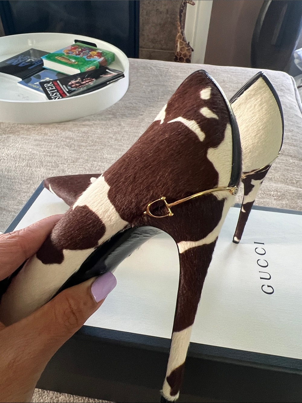 Gucci Brown and White Cowhide Stiletto Pumps with Gold Accent - Picture 5 of 11
